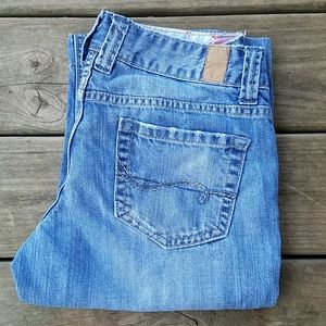 💥 Maurices Factory Faded Capris